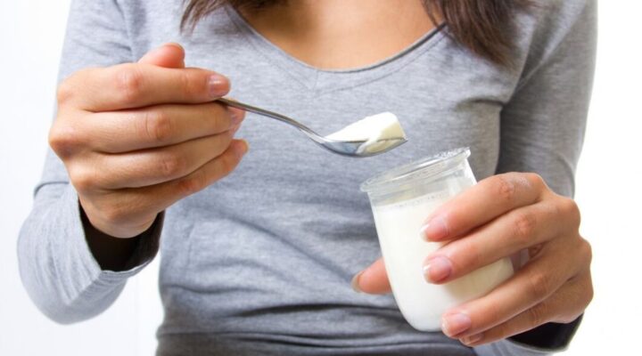 A Spoonful of Relief Raw Yogurt's Potential in Ulcerative Colitis 2